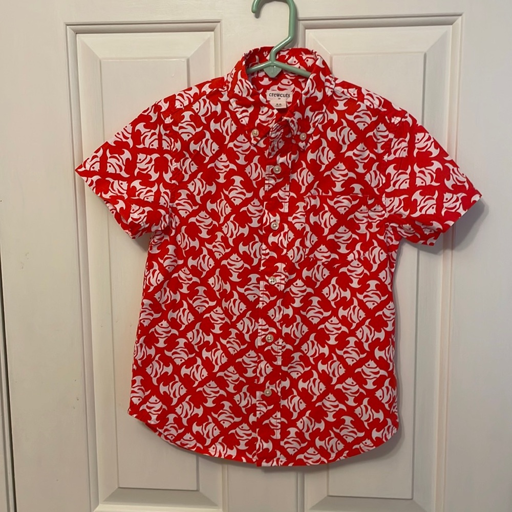 Crewcuts boys short sleeve bottom down. Size 4-5. EUC red-orange color with fish